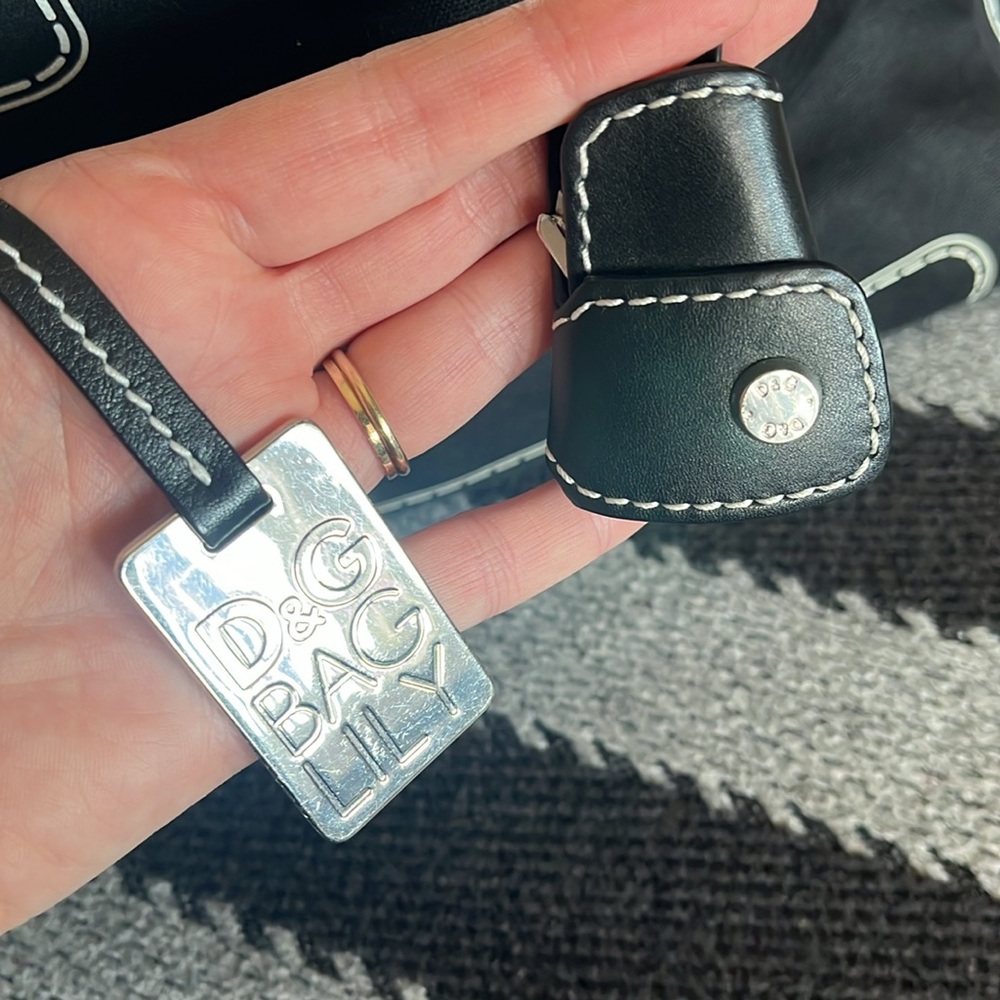Dolce & Gabbana black duffle bag lock and key - Picture 3 of 11